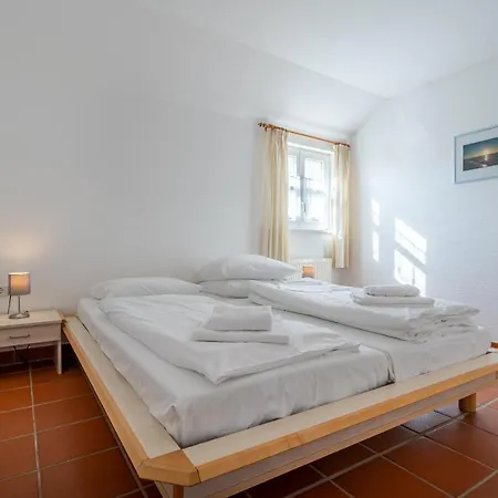 Apartment Rugana - Klassik Mit 2 Schlafzimmern Und Terrasse A27 Dranske